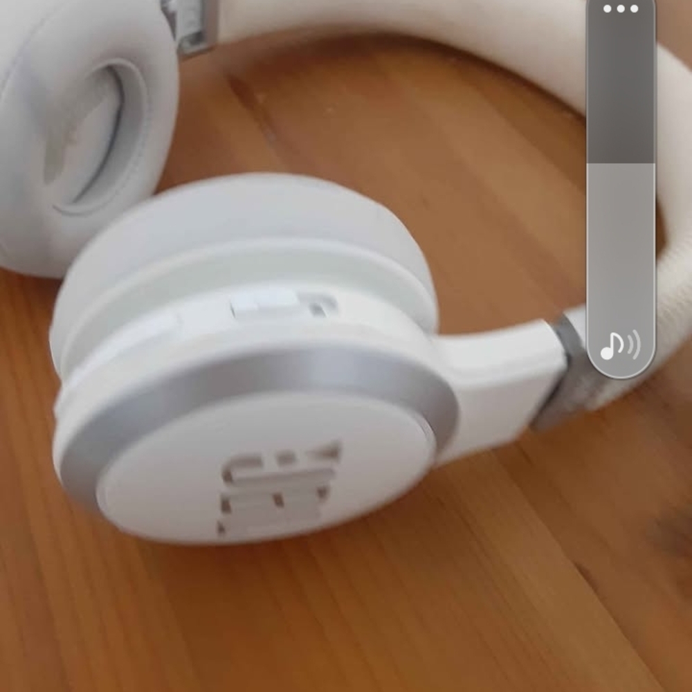 JBL White and Silver Wireless Headphones